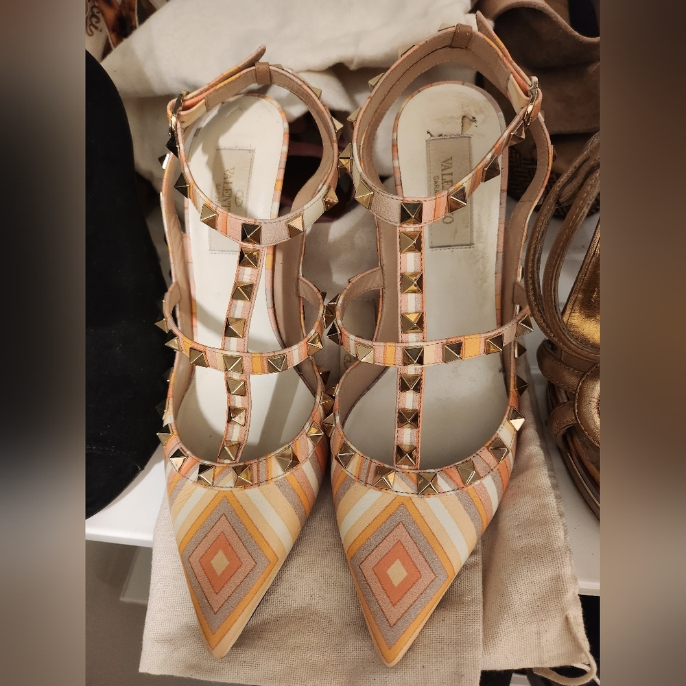 Valentino rockstud heels (authentic)